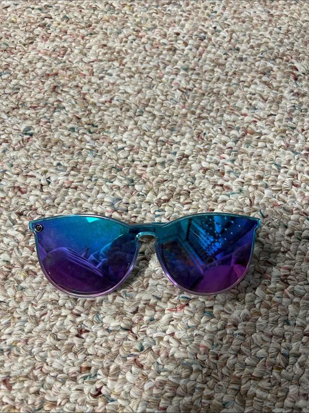 Fashion Cat-Eye Mirrored Sunglasses in Blue-Purple